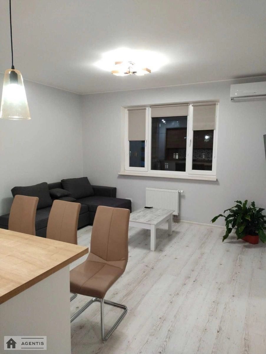 Сдам квартиру 3 комнаты, 74 m², 18 эт./25 этажей. 18, Воскресенская 18, Киев. 