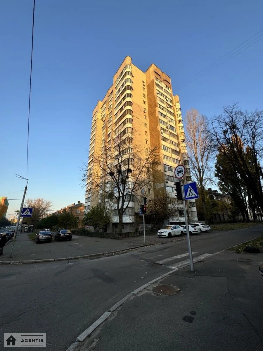 Сдам квартиру 3 комнаты, 76 m², 11 эт./16 этажей. 55, Отрадный 55, Киев. 