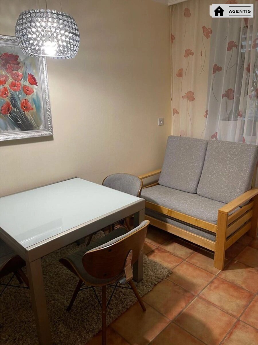 Apartment for rent 2 rooms, 65 m², 2nd fl./10 floors. 17, Stepana Rudnytskoho vul., Kyiv. 