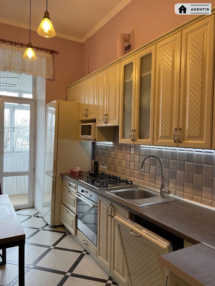 Apartment for rent 2 rooms, 50 m², 4th fl./4 floors. 79, Volodymyrska 79, Kyiv. 