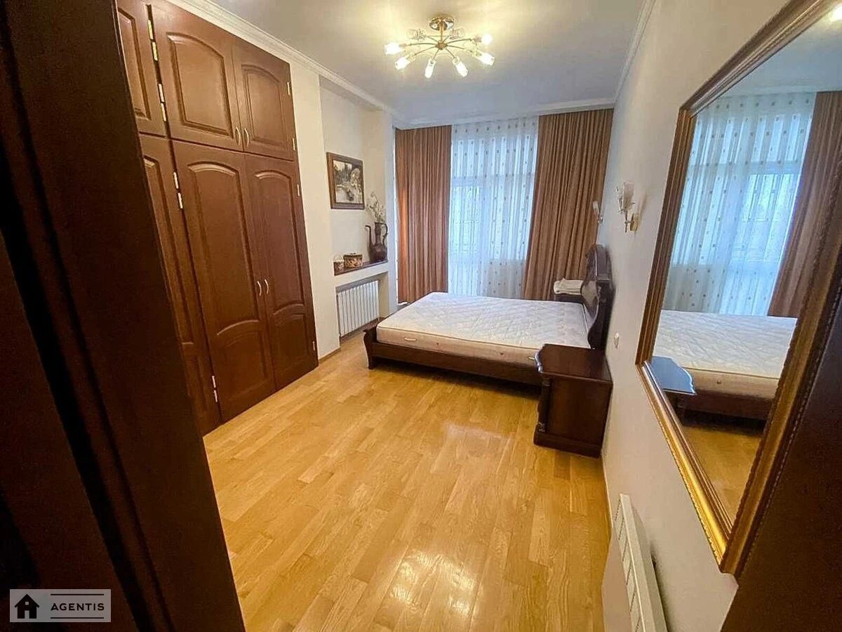 Сдам квартиру 3 комнаты, 120 m², 5 эт./24 этажа. 17, Панаса Мирного вул., Киев. 