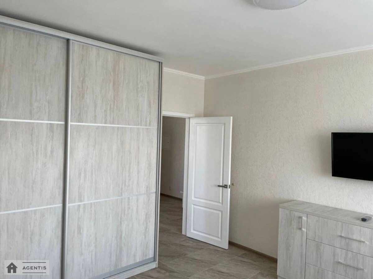 Apartment for rent 2 rooms, 74 m², 13th fl./25 floors. Krakivska, Kyiv. 