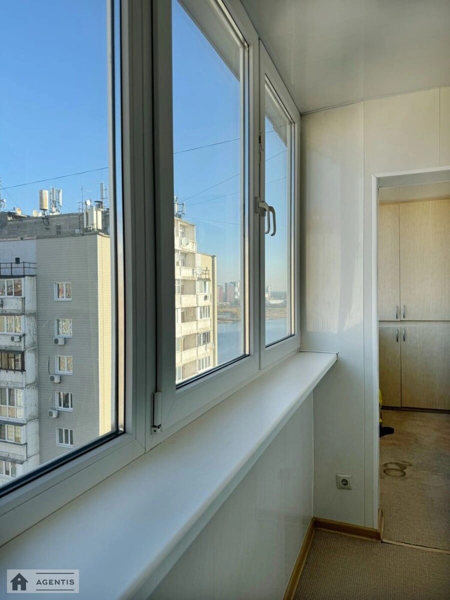 Сдам квартиру 2 комнаты, 64 m², 18 эт./18 этажей. 42, Ревуцкого 42, Киев. 