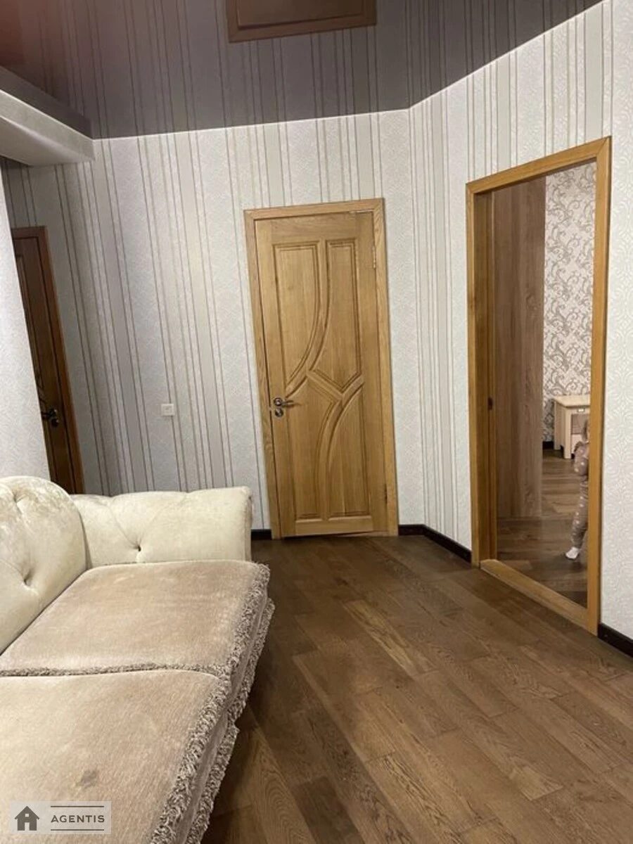 Сдам квартиру 2 комнаты, 64 m², 7 эт./10 этажей. Леси Украинки, Киев. 