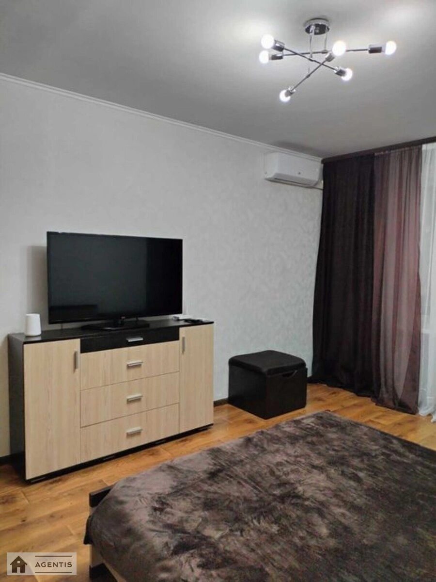 Apartment for rent 1 room, 50 m², 4th fl./25 floors. 13, Zdolbunivska 13, Kyiv. 