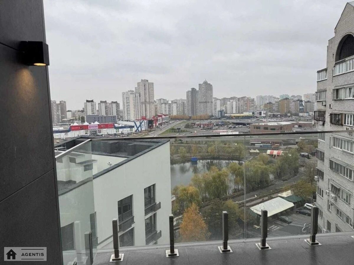 Сдам квартиру 2 комнаты, 51 m², 12 эт./16 этажей. 31, Драгоманова 31, Киев. 