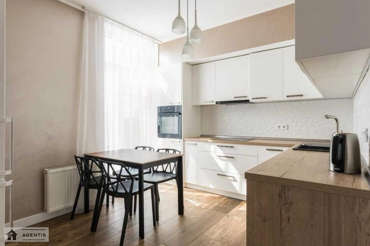 Сдам квартиру 3 комнаты, 110 m², 9 эт./9 этажей. Регенераторная 4, Киев. 