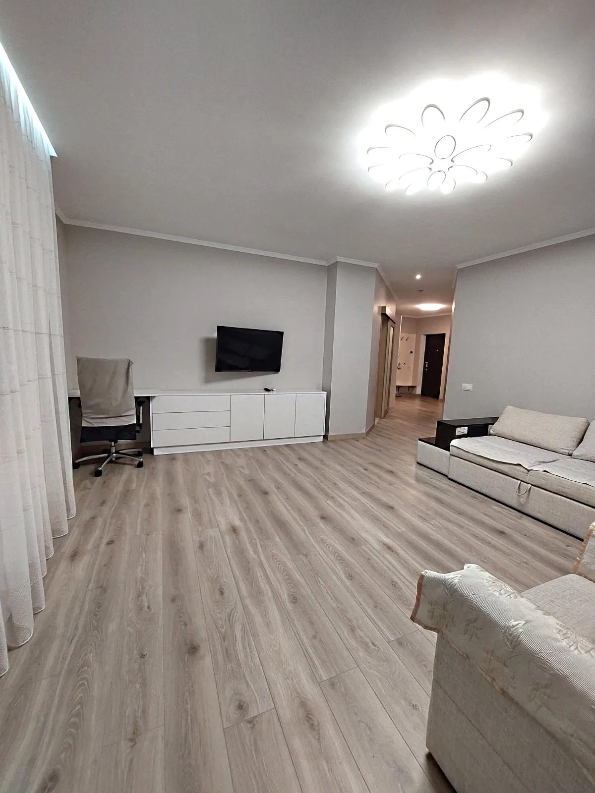 Apartments for sale 2 rooms, 83 m², 11th fl./16 floors. Hovorova Marshala ul., Odesa. 