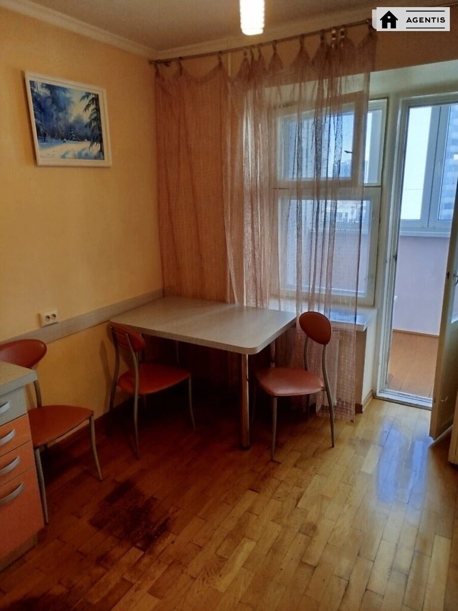 Сдам квартиру 2 комнаты, 58 m², 8 эт./14 этажей. 14, Княжий Затон 14, Киев. 