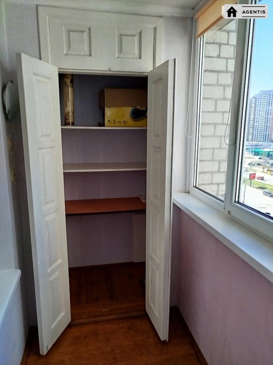 Сдам квартиру 2 комнаты, 58 m², 8 эт./14 этажей. 14, Княжий Затон 14, Киев. 