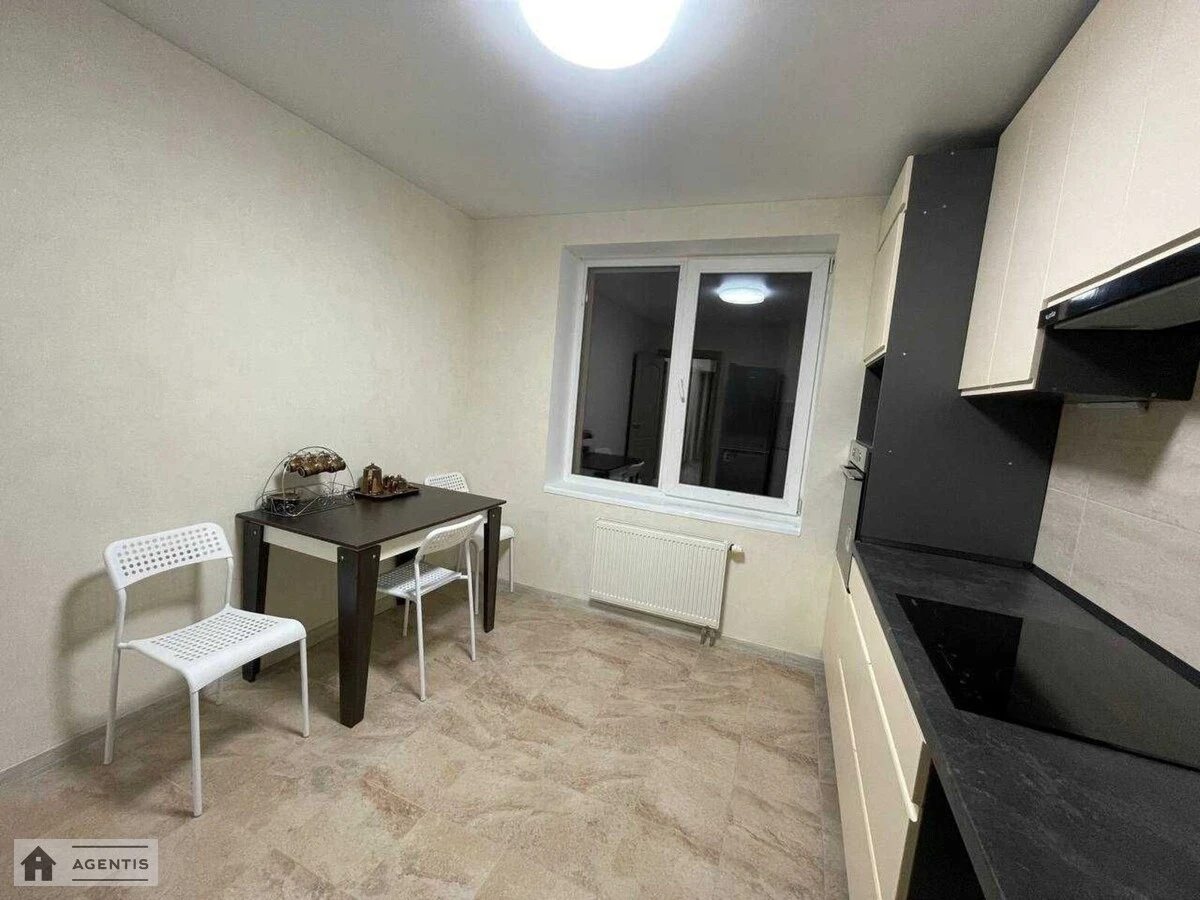 Сдам квартиру 3 комнаты, 70 m², 11 эт./27 этажей. 20, Лисогірський провулок, Киев. 