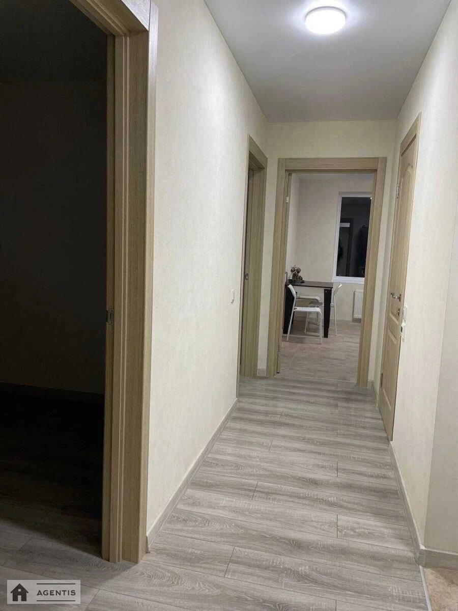 Сдам квартиру 3 комнаты, 70 m², 11 эт./27 этажей. 20, Лисогірський провулок, Киев. 