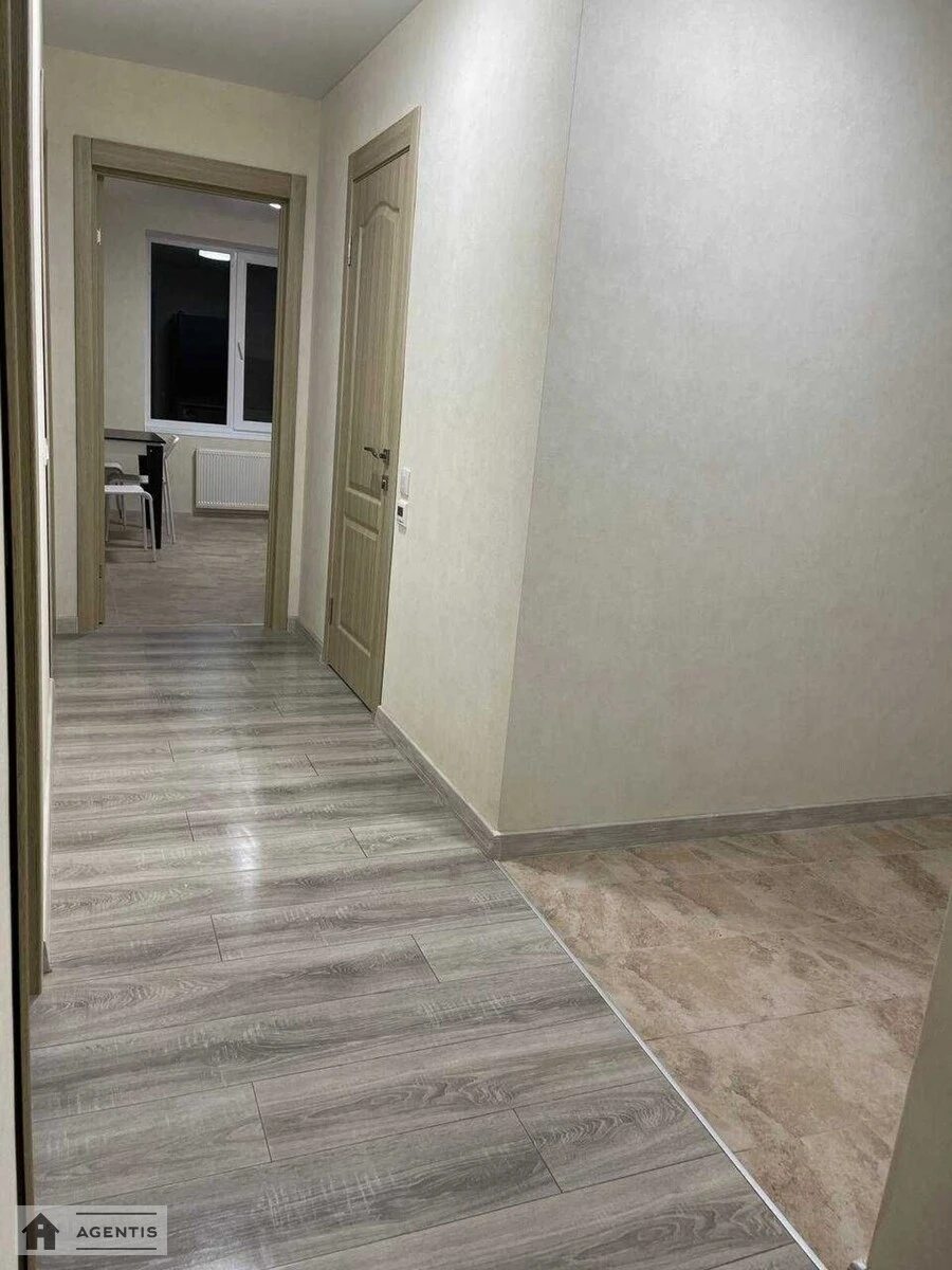 Сдам квартиру 3 комнаты, 70 m², 11 эт./27 этажей. 20, Лисогірський провулок, Киев. 