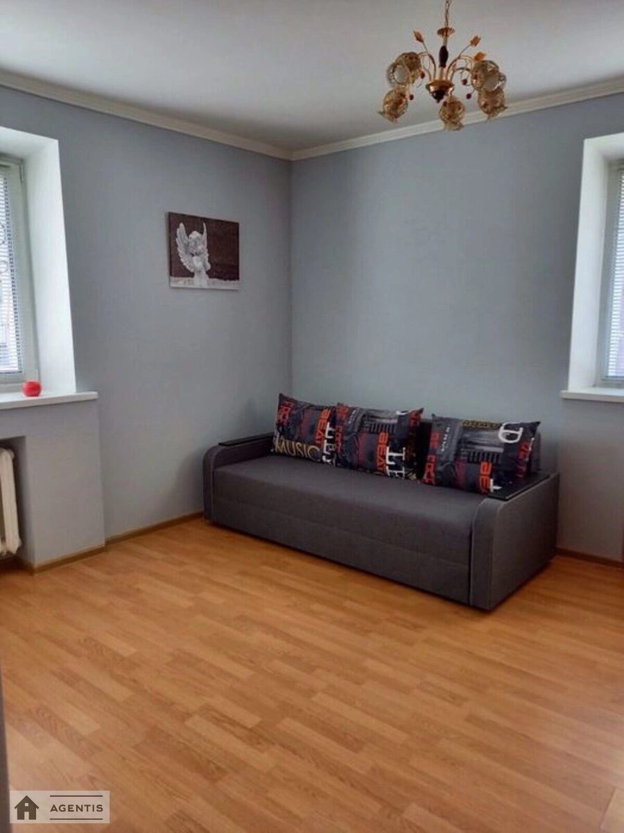 Здам квартиру 1 кімната, 26 m², 1 пов./5 поверхів. Подільський район, Київ. 