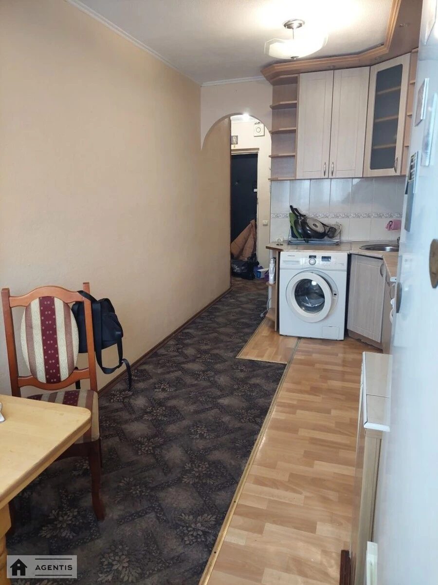 Сдам квартиру 3 комнаты, 70 m², 9 эт./9 этажей. Іоанна Павла ІІ вул. (Патріса Лумумби), Киев. 