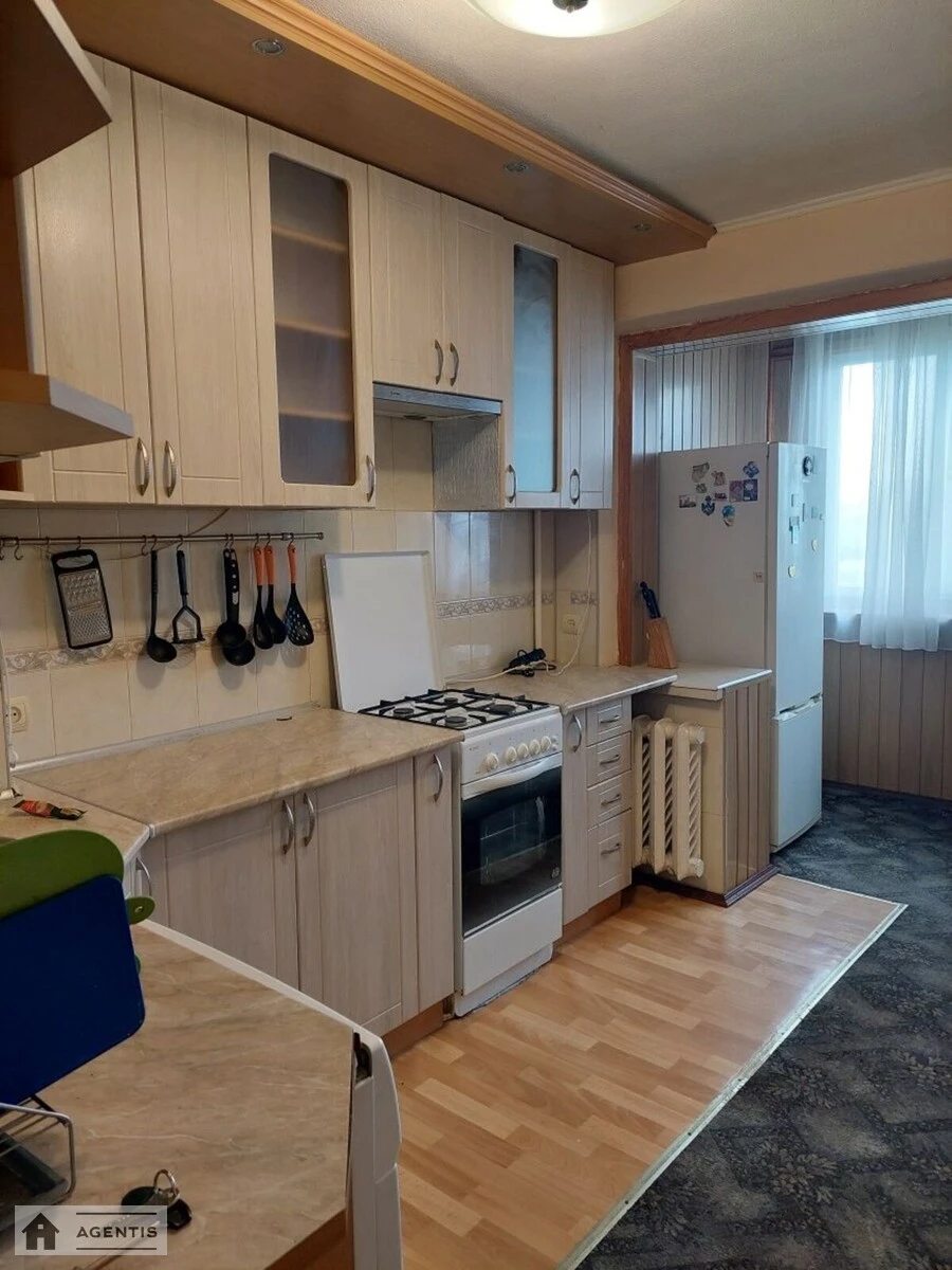 Сдам квартиру 3 комнаты, 70 m², 9 эт./9 этажей. Іоанна Павла ІІ вул. (Патріса Лумумби), Киев. 