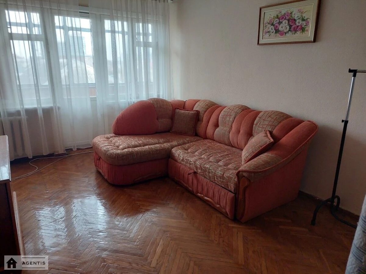 Сдам квартиру 3 комнаты, 70 m², 9 эт./9 этажей. Іоанна Павла ІІ вул. (Патріса Лумумби), Киев. 