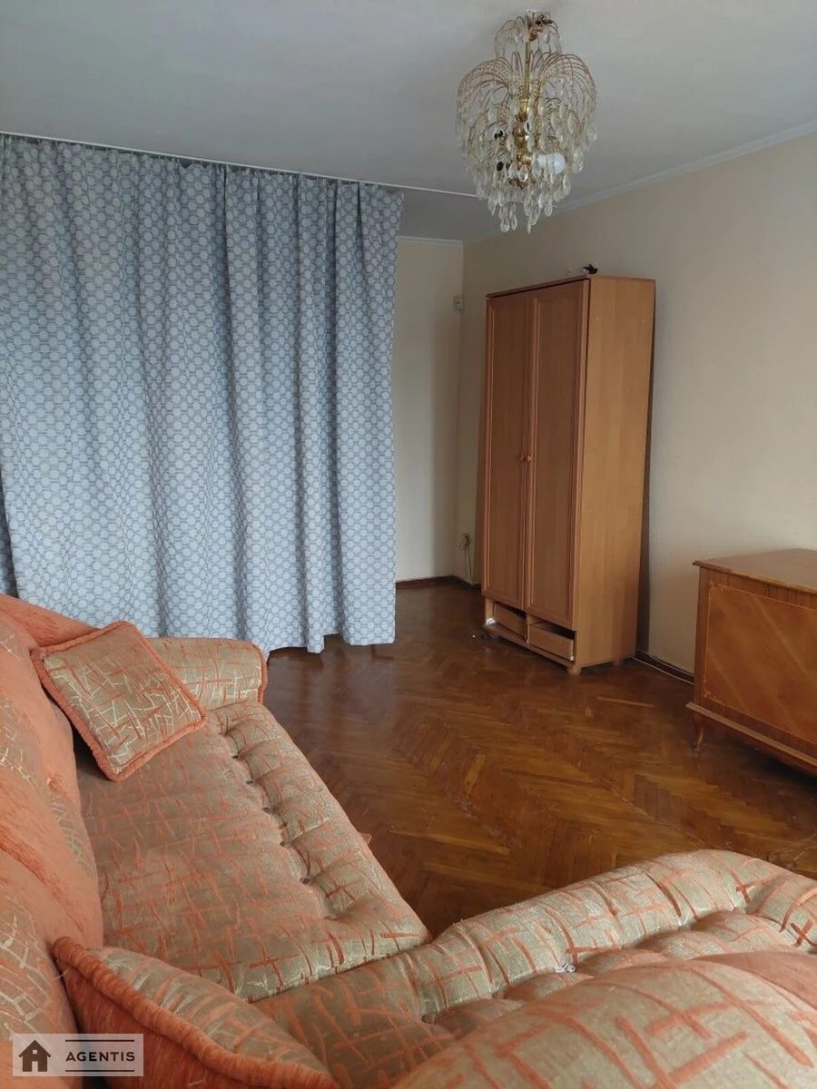 Сдам квартиру 3 комнаты, 70 m², 9 эт./9 этажей. Іоанна Павла ІІ вул. (Патріса Лумумби), Киев. 