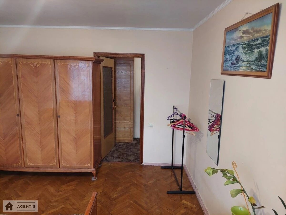 Сдам квартиру 3 комнаты, 70 m², 9 эт./9 этажей. Іоанна Павла ІІ вул. (Патріса Лумумби), Киев. 