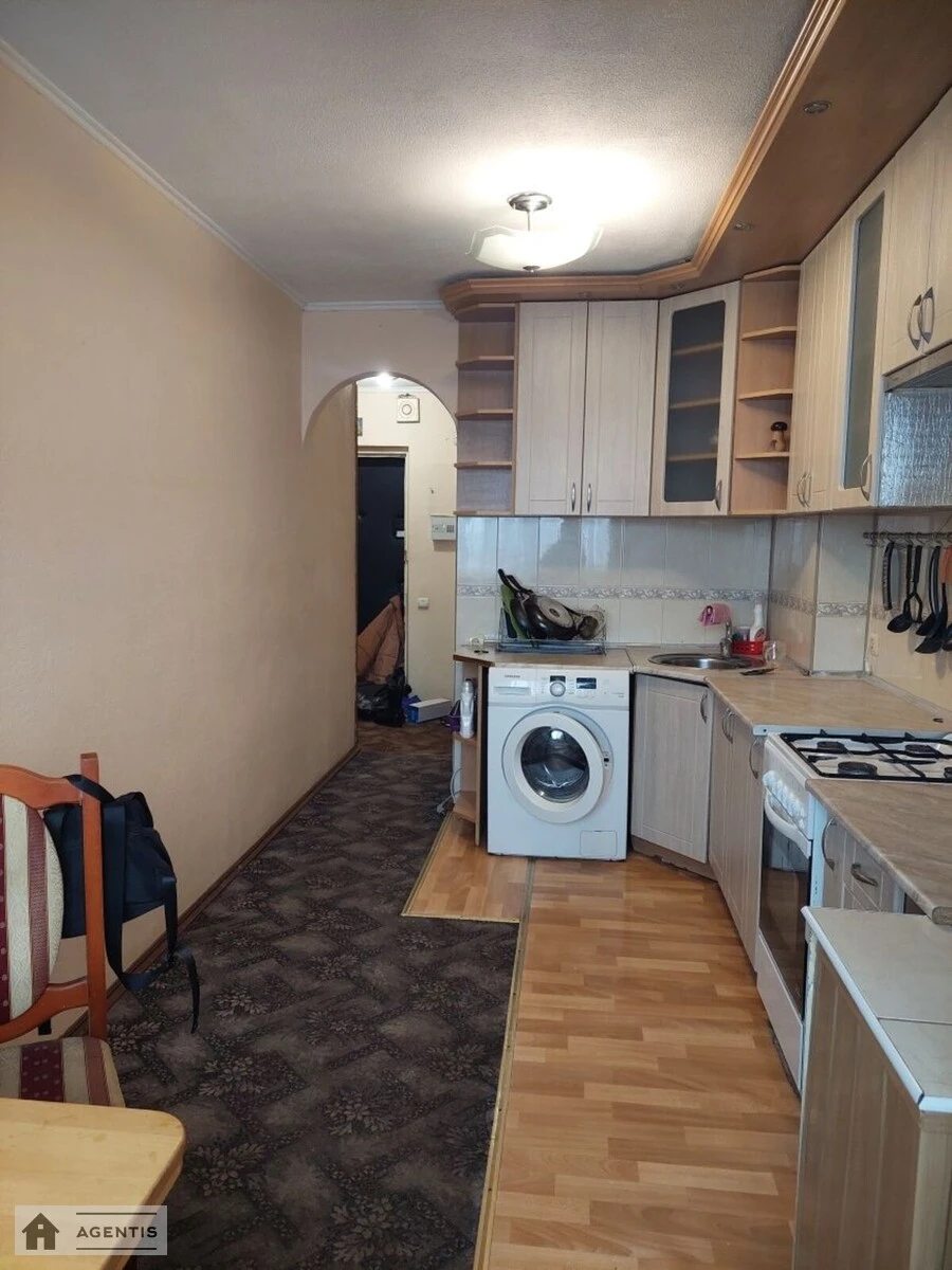 Сдам квартиру 3 комнаты, 70 m², 9 эт./9 этажей. Іоанна Павла ІІ вул. (Патріса Лумумби), Киев. 