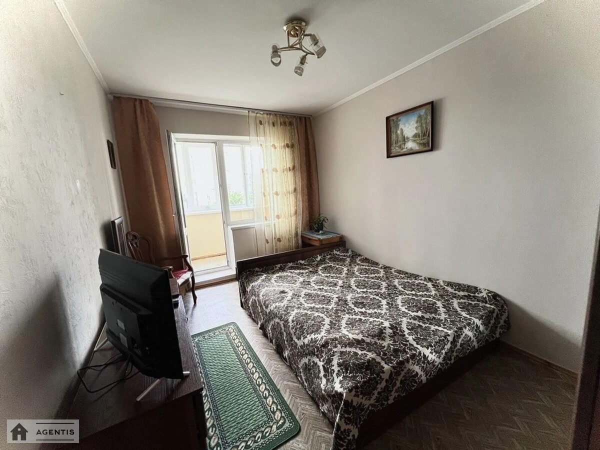 Здам квартиру 3 кімнати, 65 m², 7 пов./9 поверхів. 17, Вахтанга Кікабідзе вул. (Булгакова), Київ. 