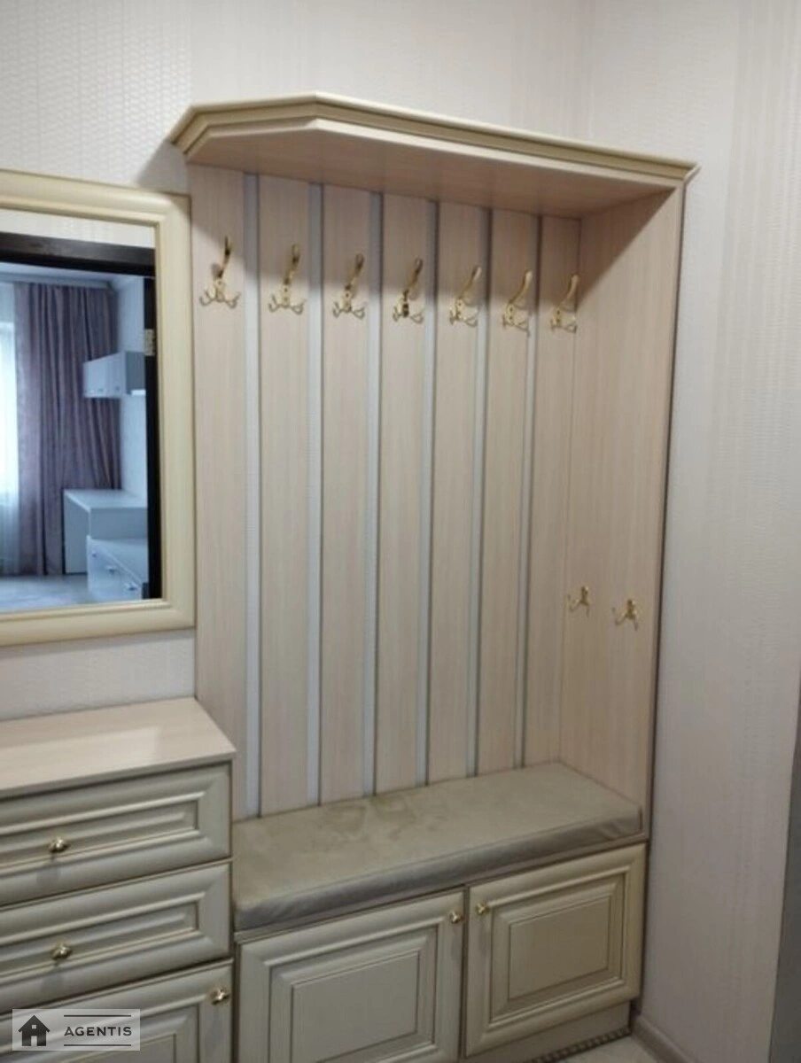 Здам квартиру 2 кімнати, 64 m², 5 пов./16 поверхів. Миколи Лаврухіна вул., Київ. 