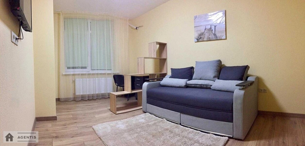 Сдам квартиру 1 комната, 41 m², 2 эт./10 этажей. 38, Героїв Небесної Сотні вул., Киев. 