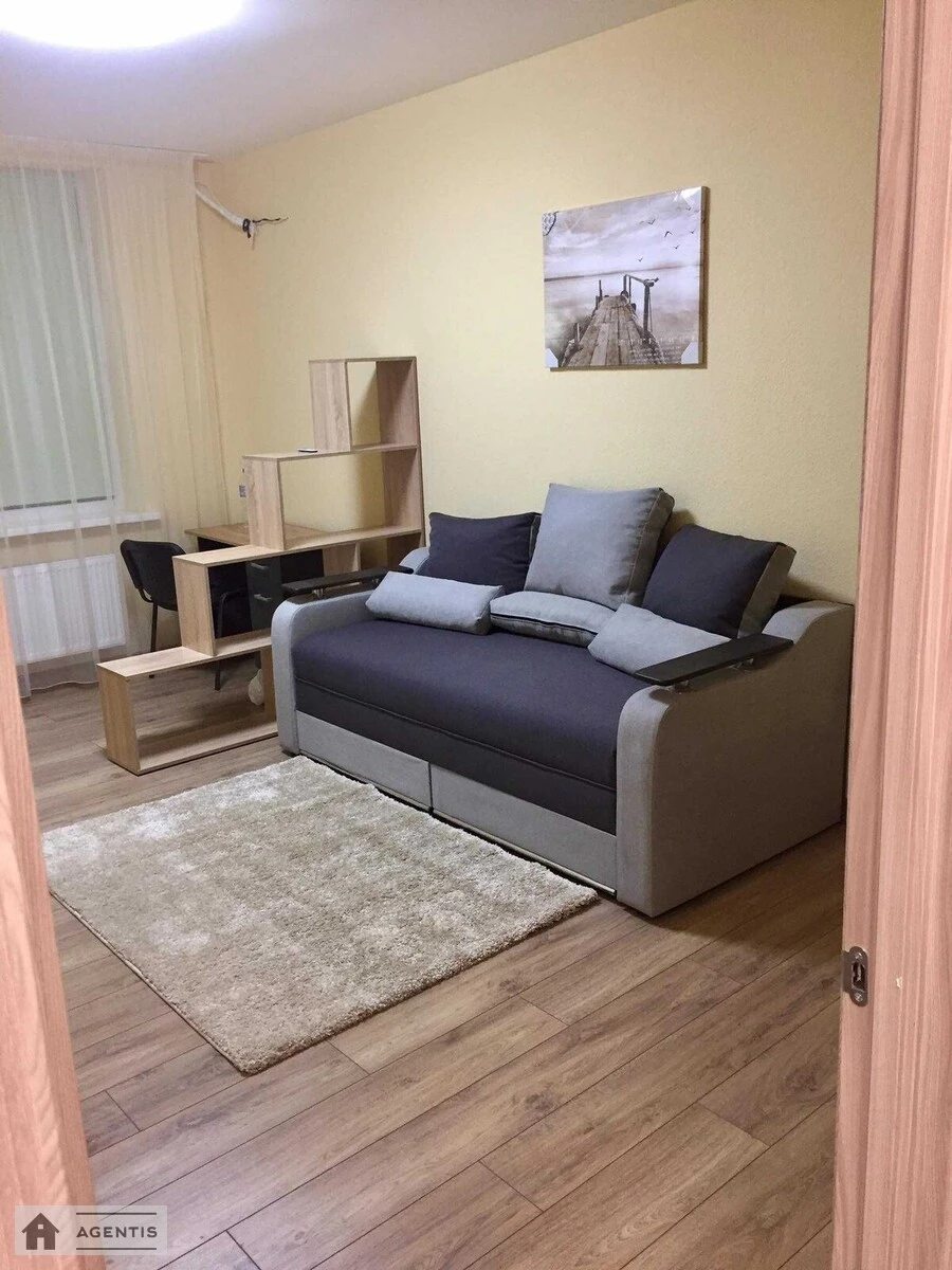 Сдам квартиру 1 комната, 41 m², 2 эт./10 этажей. 38, Героїв Небесної Сотні вул., Киев. 