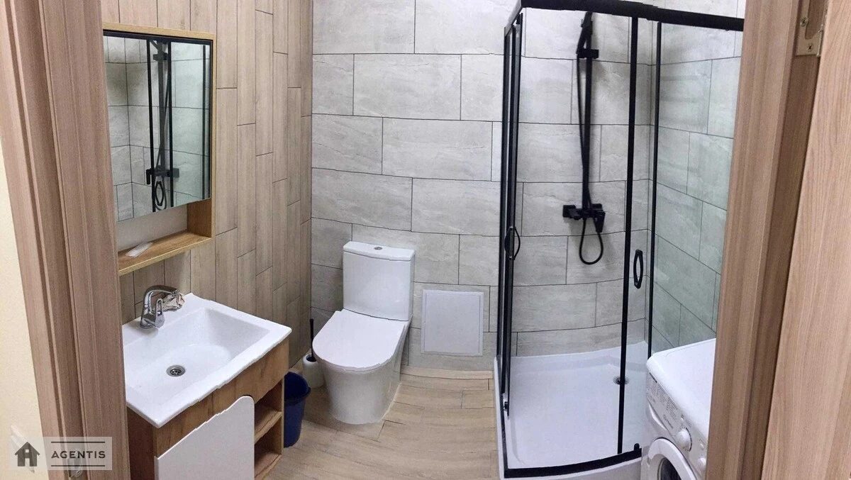 Сдам квартиру 1 комната, 41 m², 2 эт./10 этажей. 38, Героїв Небесної Сотні вул., Киев. 