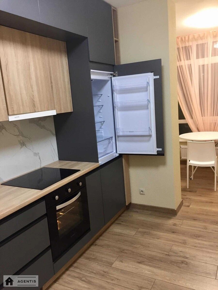 Сдам квартиру 1 комната, 41 m², 2 эт./10 этажей. 38, Героїв Небесної Сотні вул., Киев. 