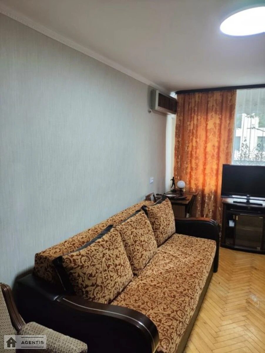 Apartment for rent 2 rooms, 50 m², 3rd fl./5 floors. Pavla Chubynskoho vul. Krupskoyi, Kyiv. 