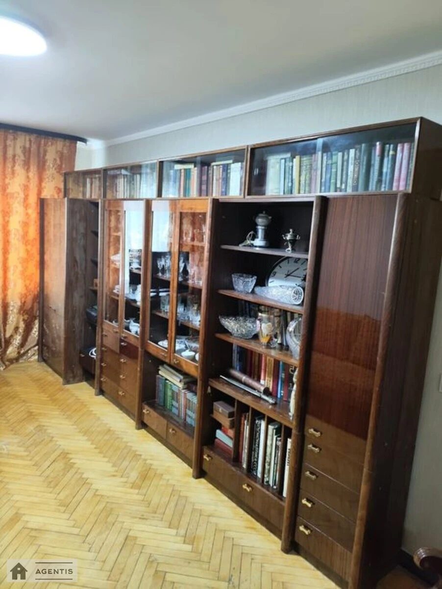 Apartment for rent 2 rooms, 50 m², 3rd fl./5 floors. Pavla Chubynskoho vul. Krupskoyi, Kyiv. 