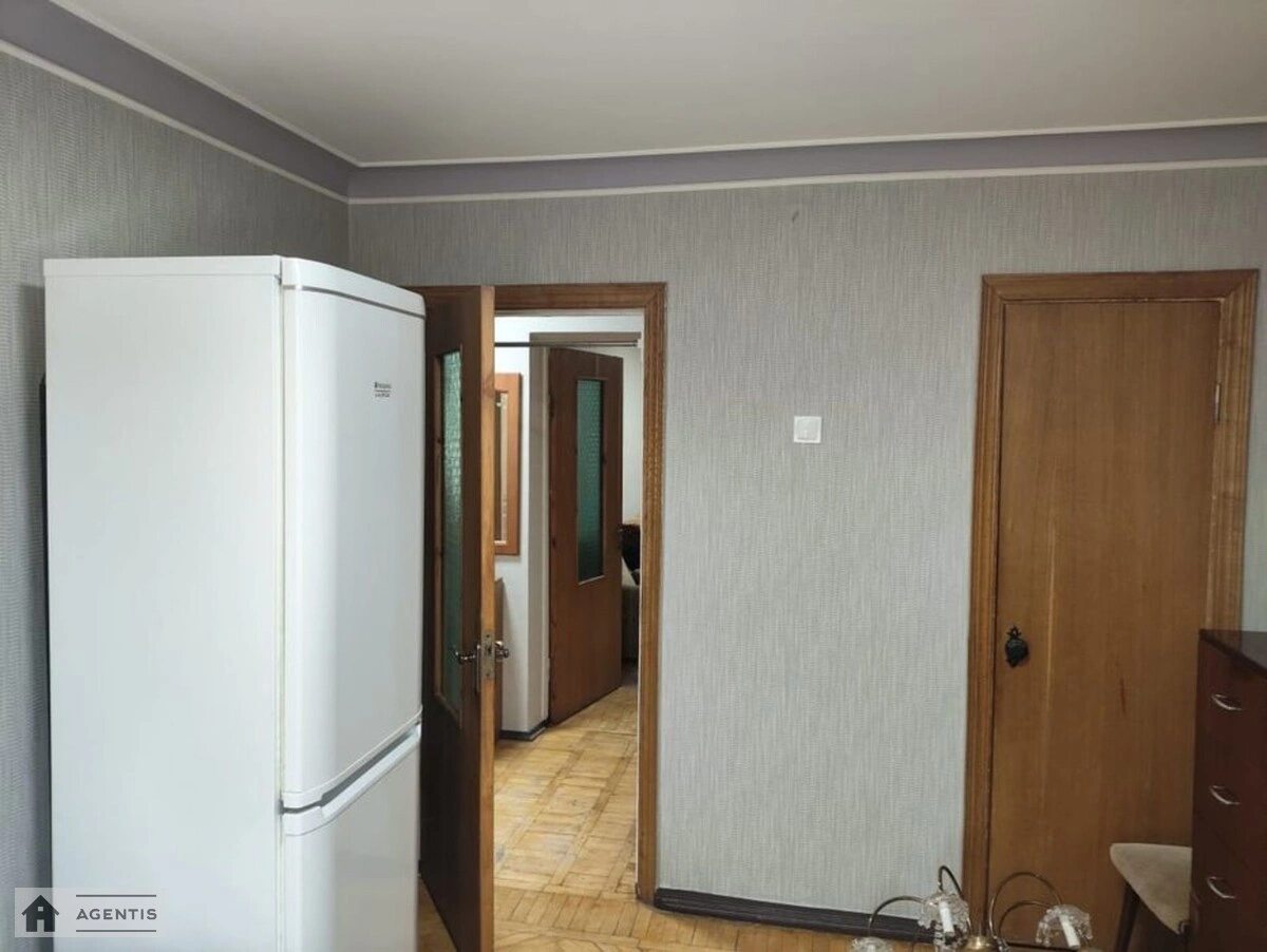 Apartment for rent 2 rooms, 50 m², 3rd fl./5 floors. Pavla Chubynskoho vul. Krupskoyi, Kyiv. 