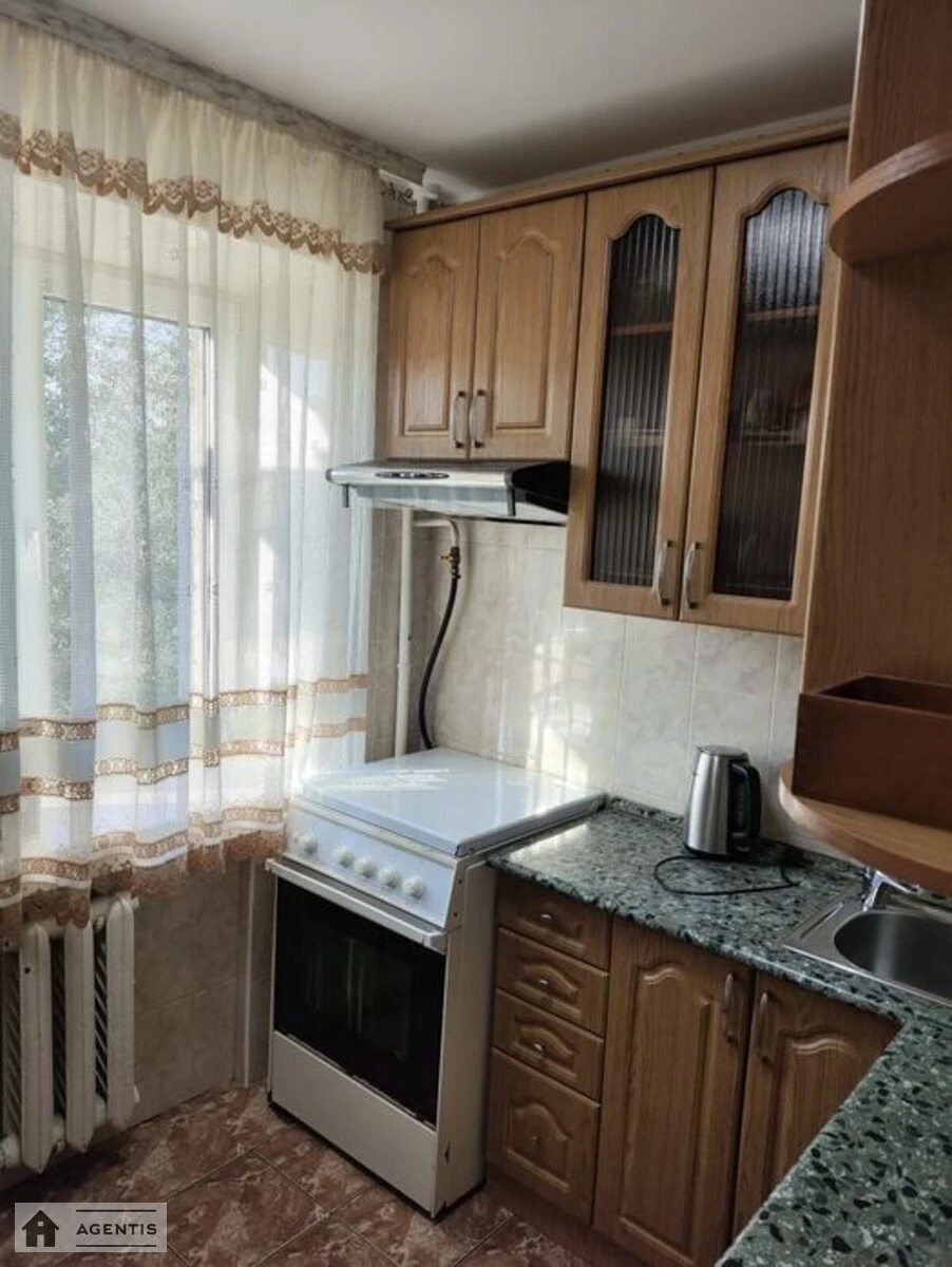 Apartment for rent 2 rooms, 50 m², 3rd fl./5 floors. Pavla Chubynskoho vul. Krupskoyi, Kyiv. 