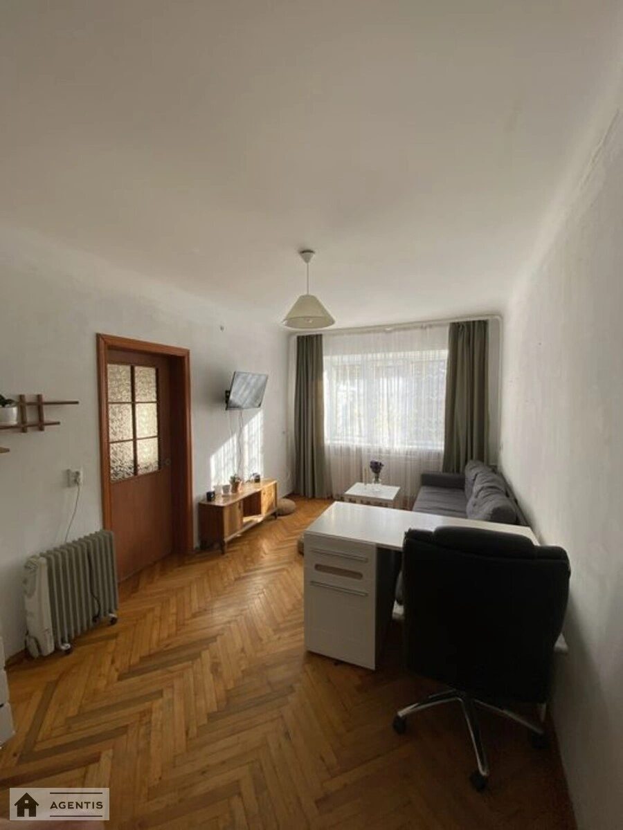 Apartment for rent 2 rooms, 40 m², 1st fl./5 floors. Olzhycha, Kyiv. 