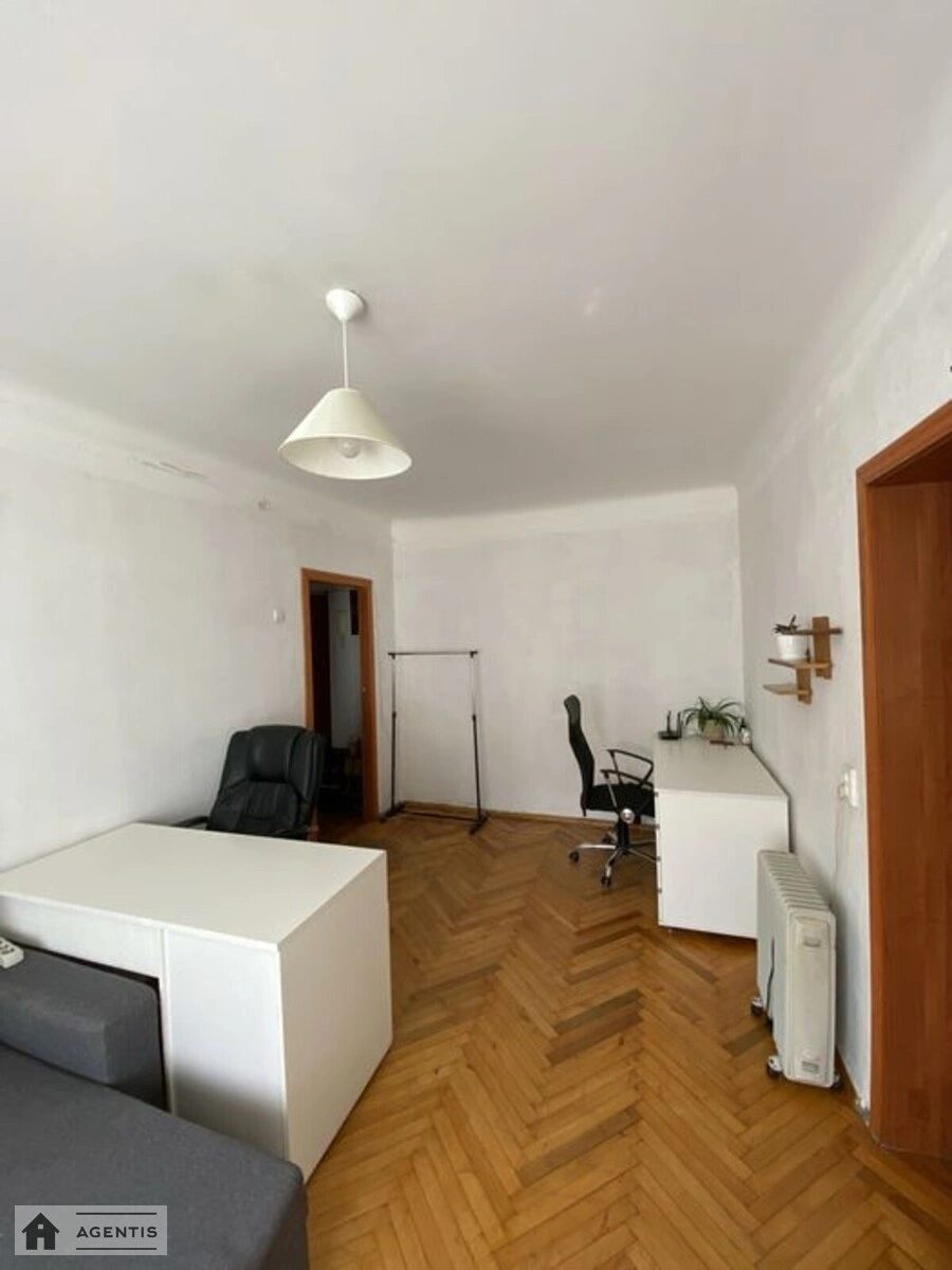 Apartment for rent 2 rooms, 40 m², 1st fl./5 floors. Olzhycha, Kyiv. 