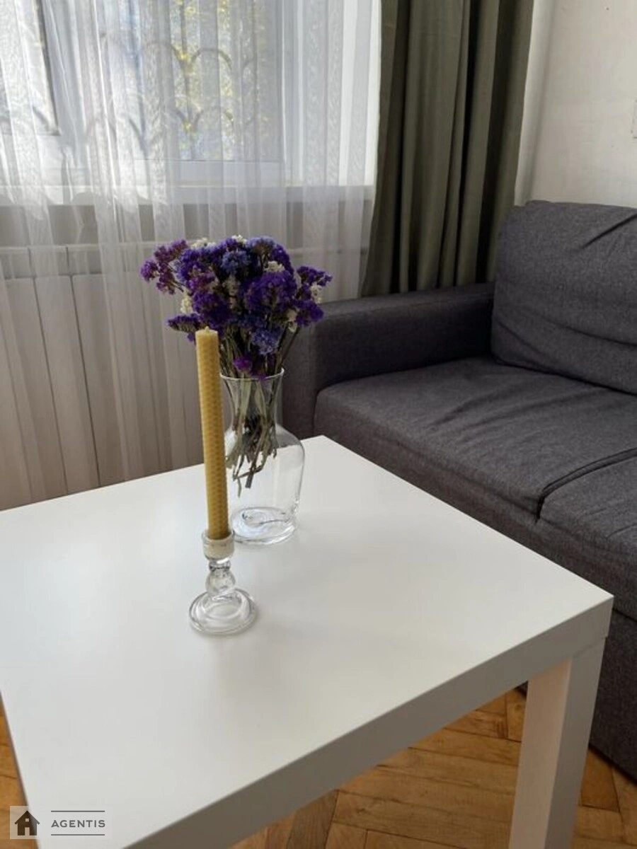 Apartment for rent 2 rooms, 40 m², 1st fl./5 floors. Olzhycha, Kyiv. 