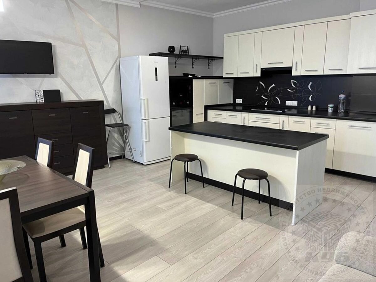 Продаж квартири 3 кімнати, 172 m², 9 пов./23 поверхи. 18, Юрія Іллєнка вул., Київ. 