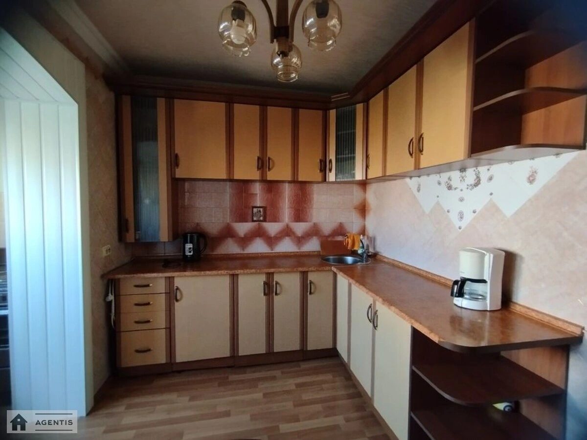 Здам квартиру 3 кімнати, 75 m², 13 пов./16 поверхів. 27, Василя Стуса вул., Київ. 