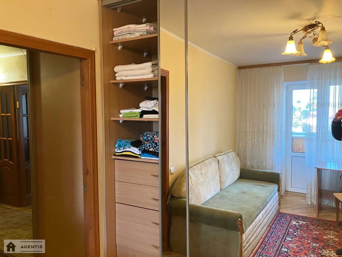 Здам квартиру 2 кімнати, 52 m², 6 пов./9 поверхів. 17, Печенізька 17, Київ. 