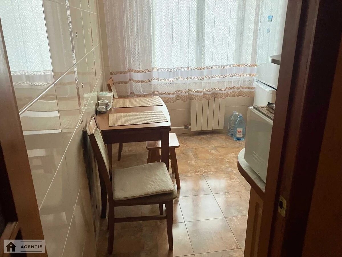 Здам квартиру 2 кімнати, 52 m², 6 пов./9 поверхів. 17, Печенізька 17, Київ. 