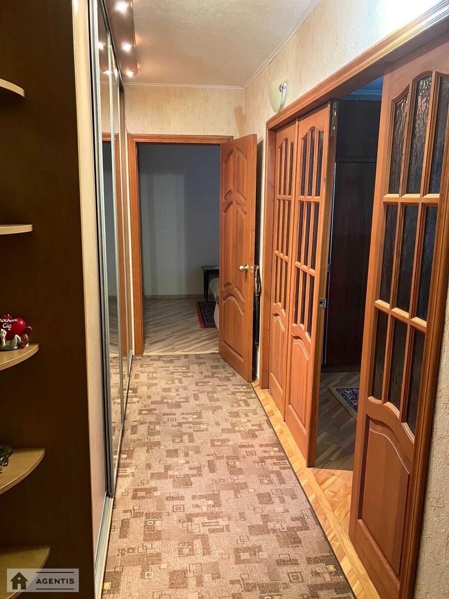 Здам квартиру 2 кімнати, 52 m², 6 пов./9 поверхів. 17, Печенізька 17, Київ. 