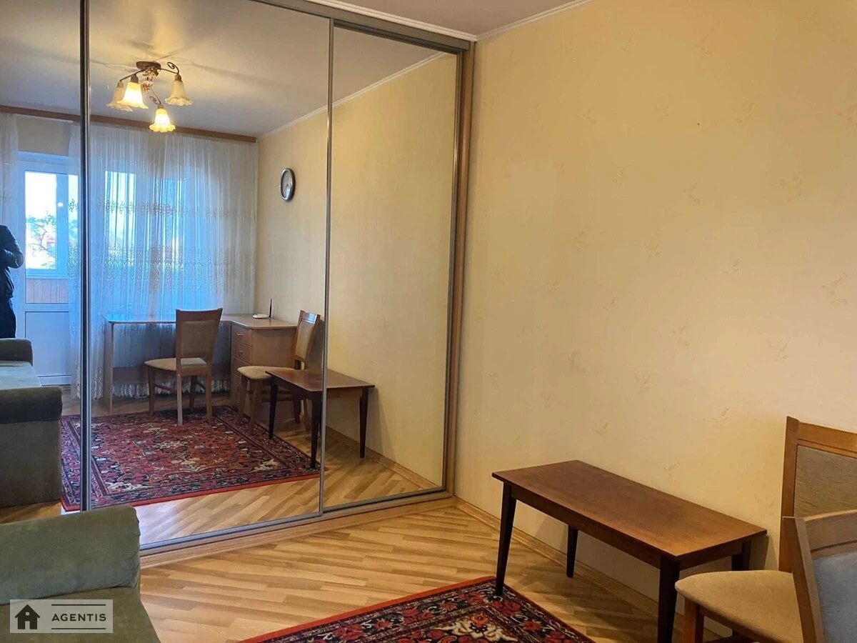 Здам квартиру 2 кімнати, 52 m², 6 пов./9 поверхів. 17, Печенізька 17, Київ. 