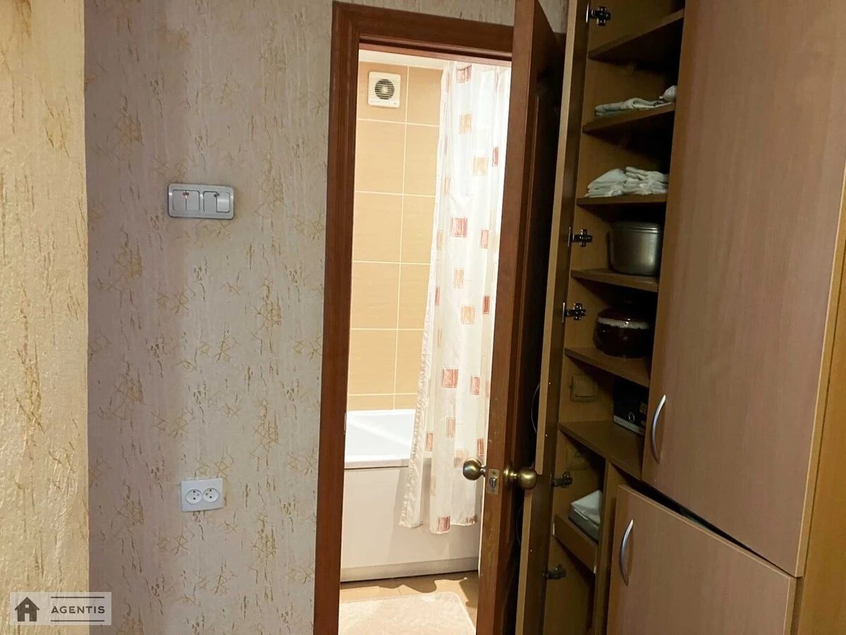 Здам квартиру 2 кімнати, 52 m², 6 пов./9 поверхів. 17, Печенізька 17, Київ. 