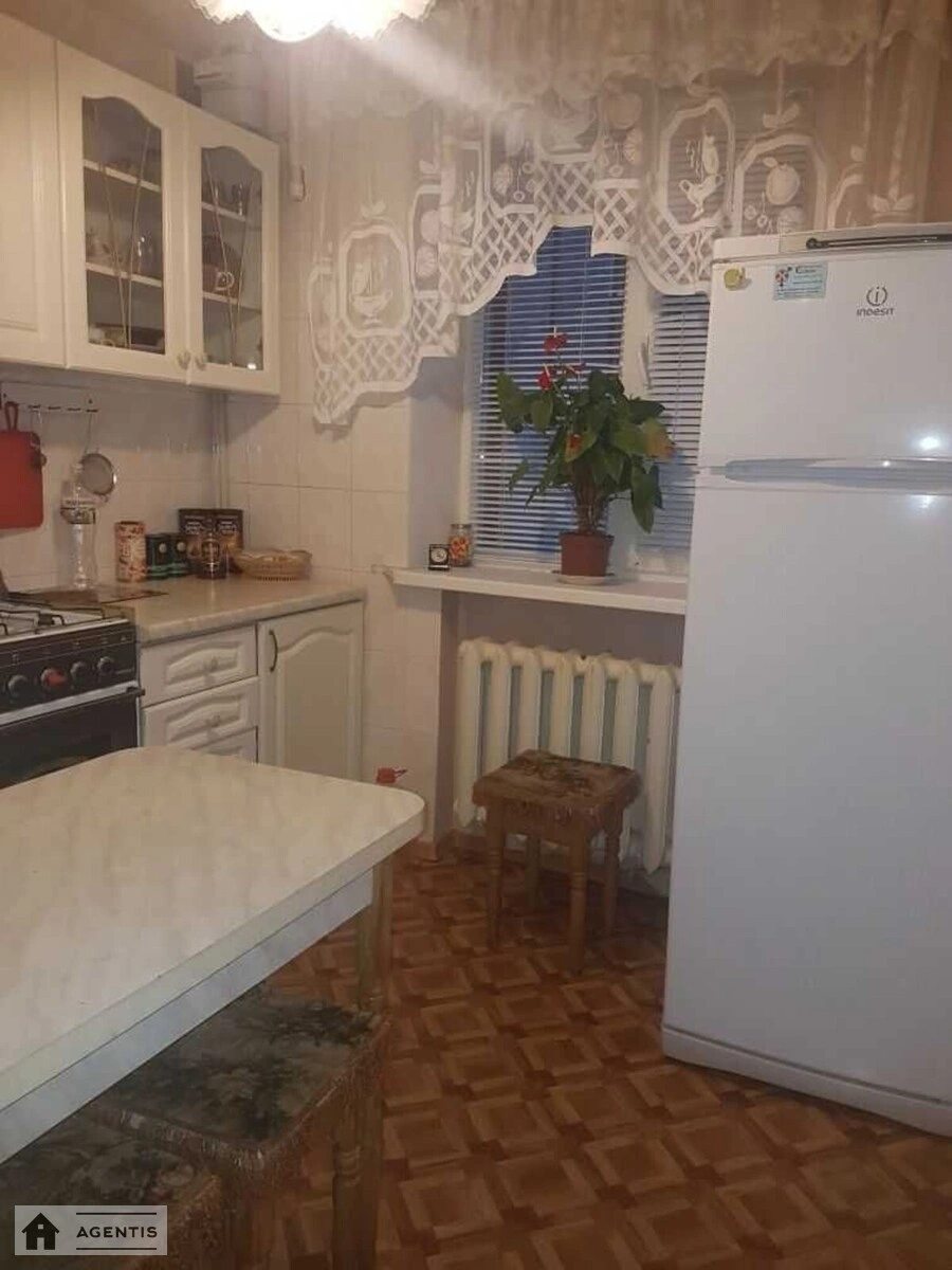 Здам квартиру 2 кімнати, 45 m², 1 пов./5 поверхів. 7, Кирило-Мефодіївська 7, Київ. 