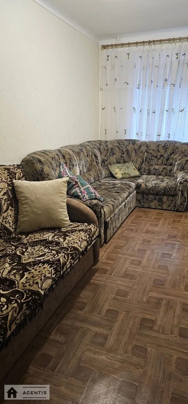 Здам квартиру 2 кімнати, 45 m², 1 пов./5 поверхів. 7, Кирило-Мефодіївська 7, Київ. 