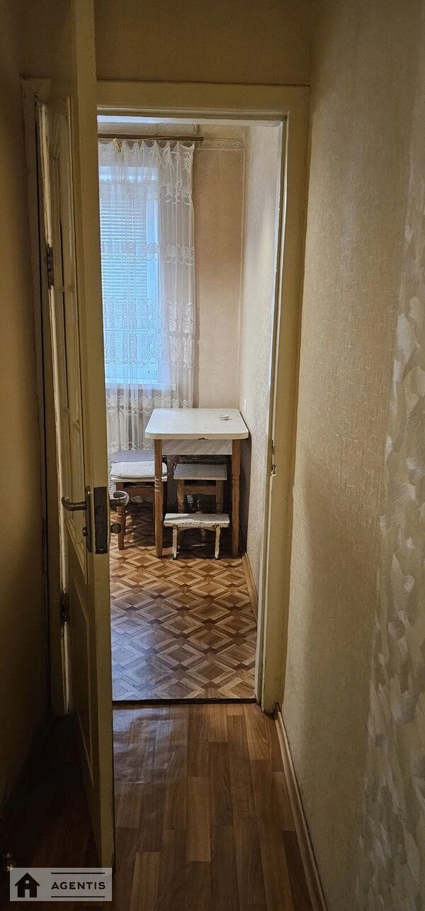 Здам квартиру 2 кімнати, 45 m², 1 пов./5 поверхів. 7, Кирило-Мефодіївська 7, Київ. 