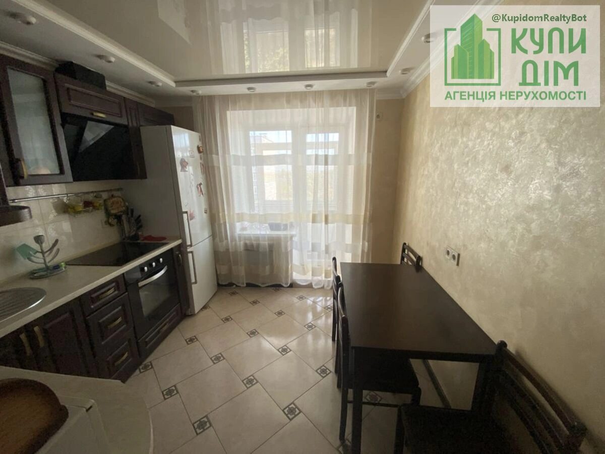 Продаж квартири 3 кімнати, 73 m², 7 пов./14 поверхів. Фортечний (кіровський), Кропивницький. 