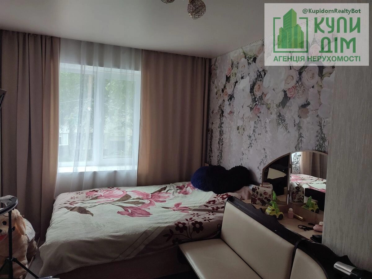 Продаж квартири 4 кімнати, 74 m², 2 пов./5 поверхів. Фортечний (кіровський), Кропивницький. 