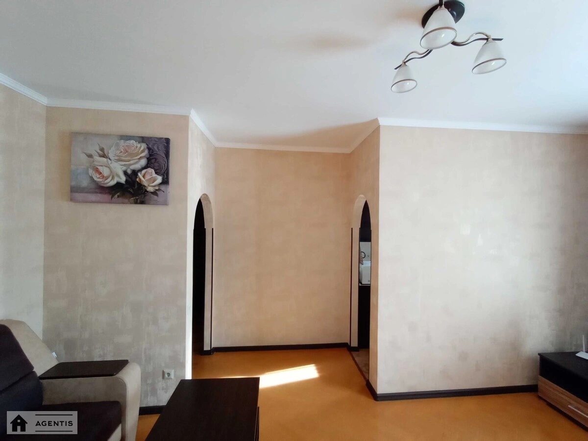 Здам квартиру 2 кімнати, 45 m², 4 пов./5 поверхів. 6, Григорія Чупринки вул. (Чудновського), Київ. 